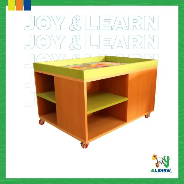 مكتبه السلم والتعبان